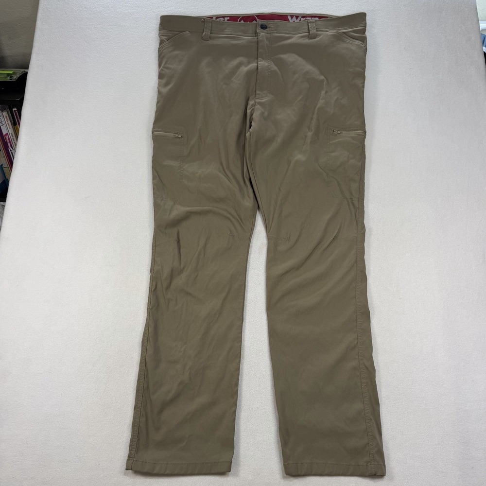Wrangler ATG Cargo Pants Mens 44x32 Outdoor Gorpcore Beige Hiking Flex Waist - Picture 2 of 6